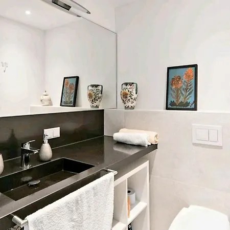 Appartement Schickes Mit Flussblick Düsseldorf