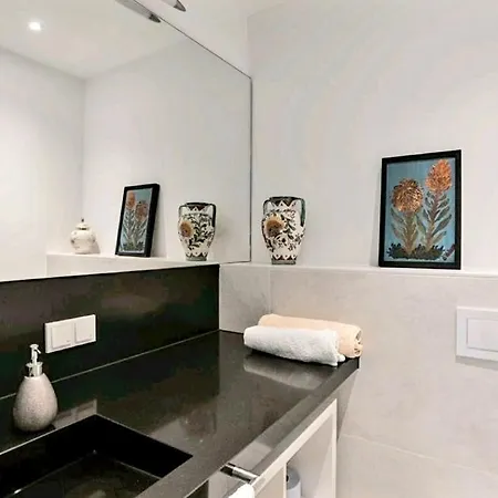 Appartement Schickes Mit Flussblick Düsseldorf