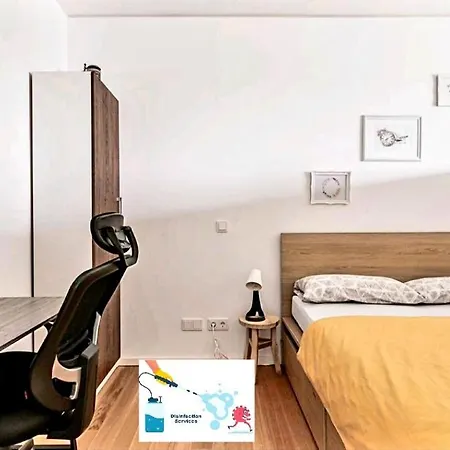 Apartment Schickes Mit Flussblick Am Medienhafen